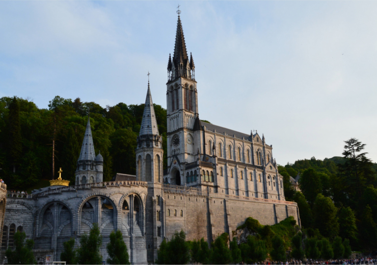 Mariä-Empfängnis-Basilika in Lourdes